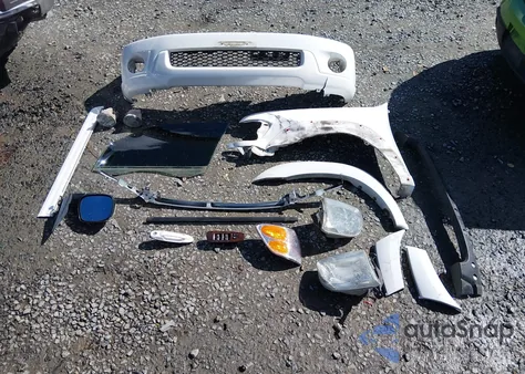 2004 Toyota Sequoia Limited V8 z USA, uszkodzony, nr VIN 5TDBT48AX4S211908